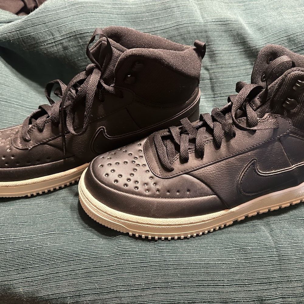 Nike Black Men's Sneakers with Cream Sole